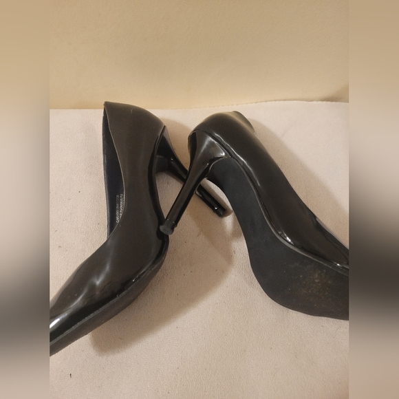 Women's Mint Size 7 Black Heels - Picture 9 of 9